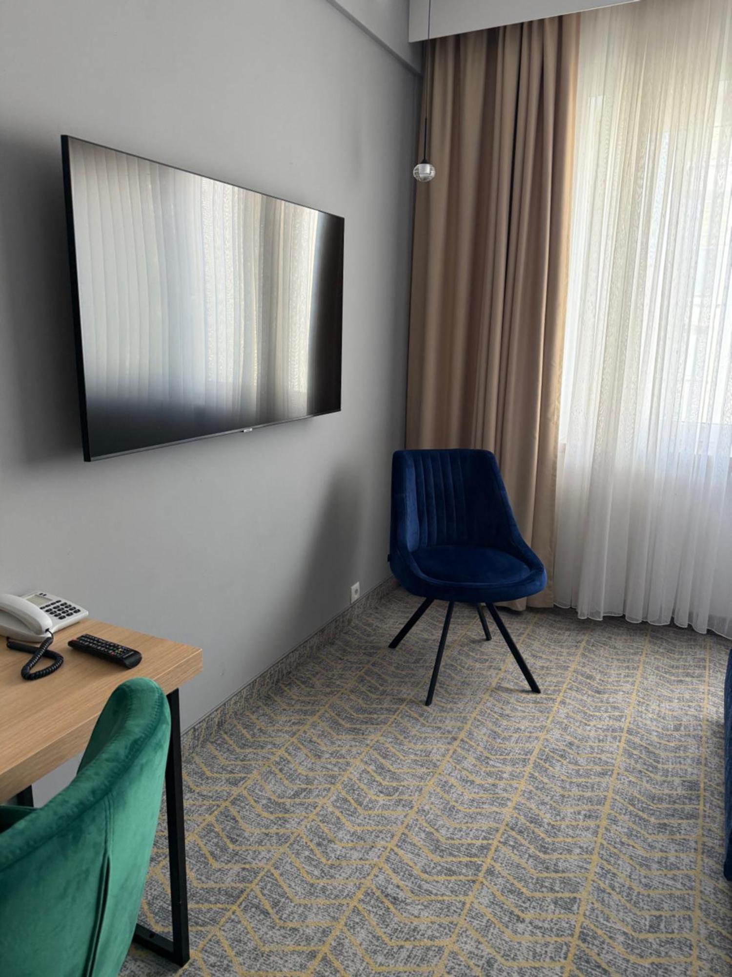 Grape Town Hotel - Park79 زيلونا غورا المظهر الخارجي الصورة