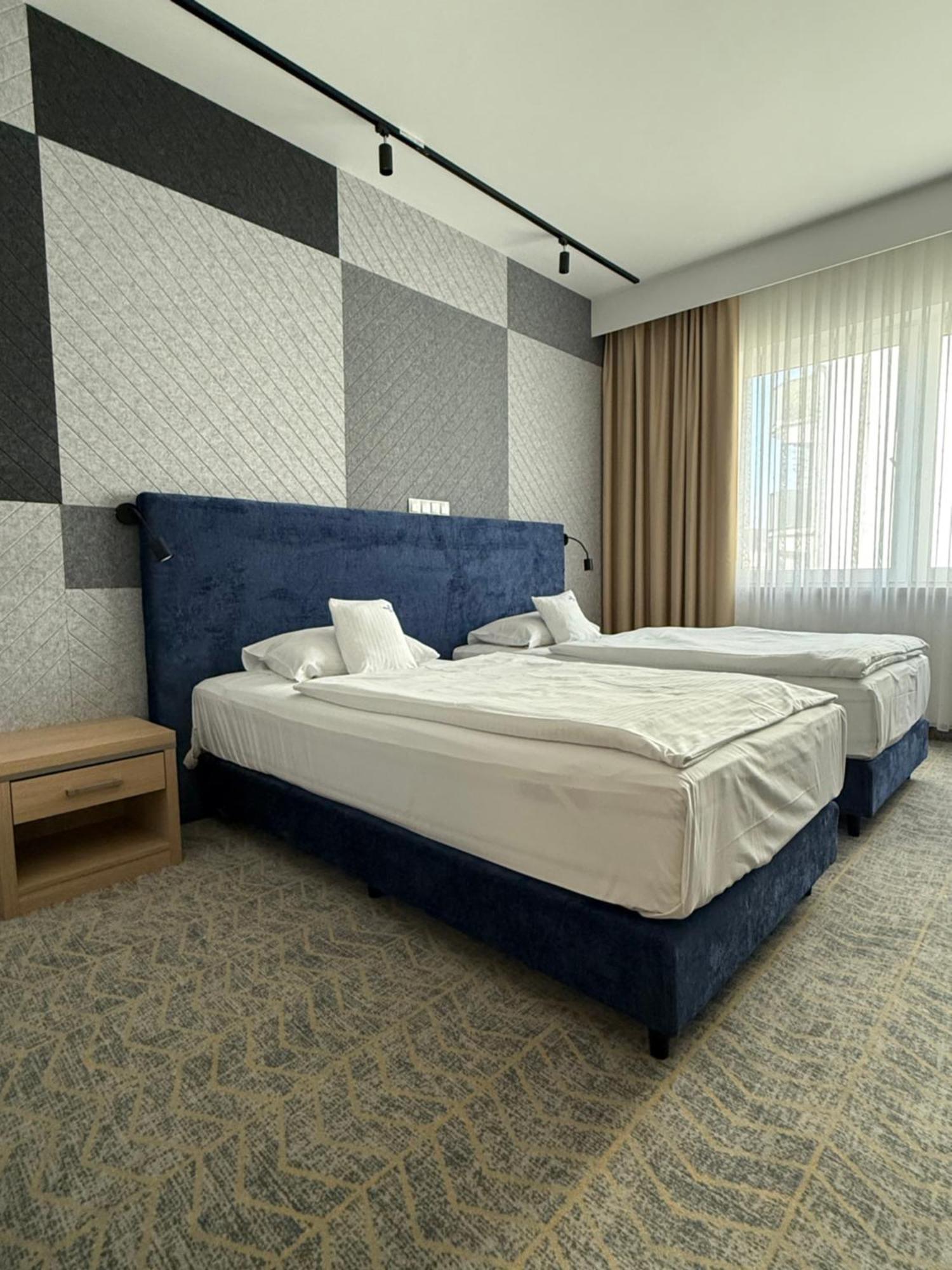 Grape Town Hotel - Park79 زيلونا غورا المظهر الخارجي الصورة